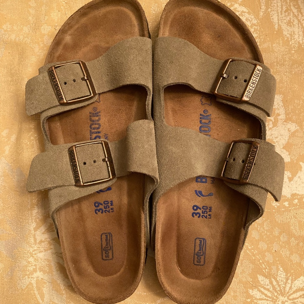 Women's Birkenstocks Tan Size 39 NARROW